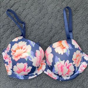 Victoria Secret Lightly Lined Bra 34DD